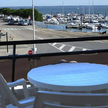 Апартаменты : T2 Avec Balcon Et Parking, A Deux Pas Des Plages De L'aiguillon - Fr-1-433-66